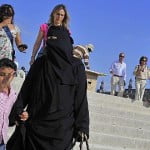 niqab paris-clad-woman