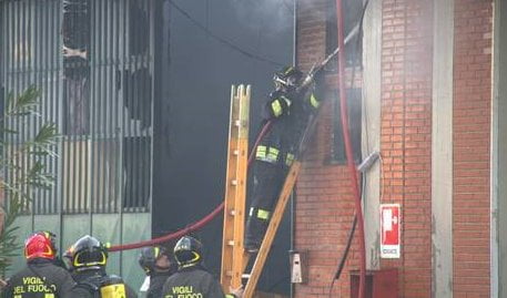Incendio in fabbrica a Prato, vittime