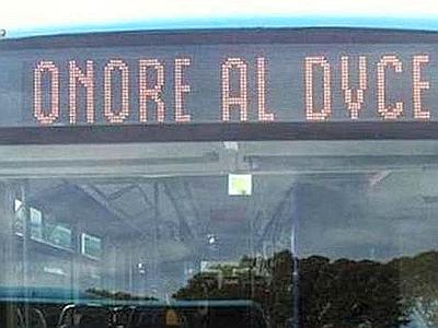 ATAC, SU DISPLAY BUS SCRITTA "ONORE AL DUCE": AVVIATA INDAGINE INTERNA -FOTO