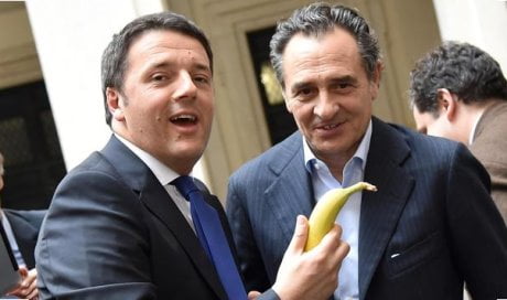 Calcio: Renzi con banana solidarizza con Dani Alves