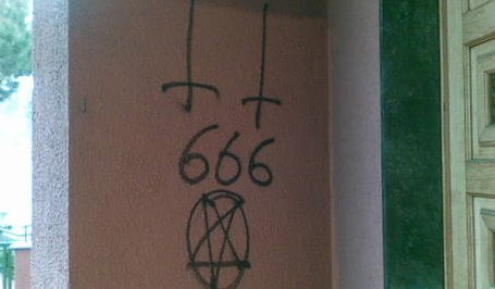 scritte-sataniche