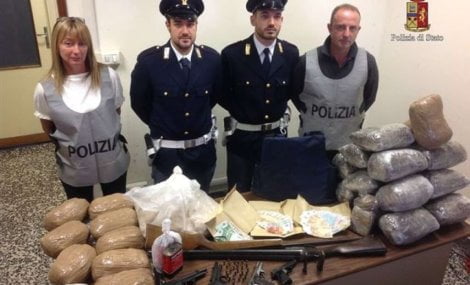 Torino: traffico di armi e droga, sgominata banda di albanesi ... Polizia di stato torino