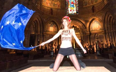 Papa a Strasburgo: protesta Femen in cattedrale città