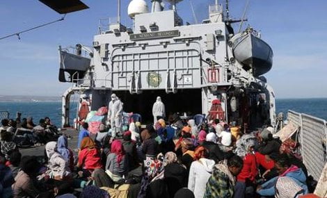 Immigrazione:da notte soccorsi 1200 migranti a sud Lampedusa