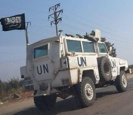 jihadisti Isis su veicoli dell'ONU