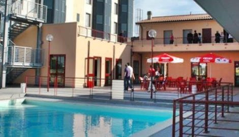 hotel per presunti profughi