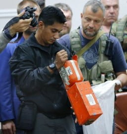 Malaysia Airlines plane crashes in eastern Ukraine