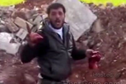 ribelle moderato filo-usa uccide un soldato siriano e mangia il suo cuore