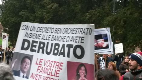 Banche: protesta vittime 'salvabanche' davanti casa Boschi