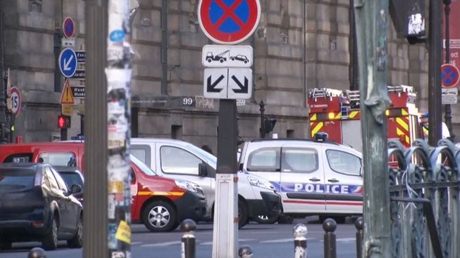 parigi-louvre_polizia