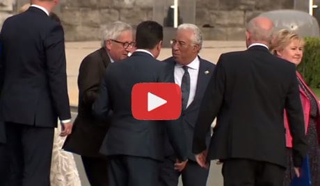 Juncker Completamente Ubriaco Al Vertice Nato Due Persone Per Sostenerlo Imola Oggi Juncker Completamente Ubriaco Al Vertice Nato Due Persone Per Sostenerlo Imola Oggi