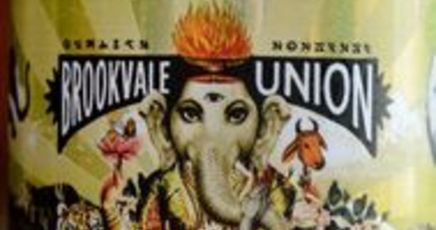 “Offendono la religione indu”, ritirate bottiglie di birra