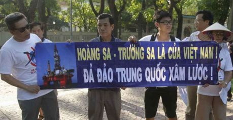 Vietnam: proteste anti-Pechino, saccheggiate e bruciate 15 fabbriche cinesi