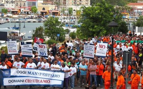 Taranto: protesta di imprenditori e lavoratori contro la desertificazione industriale