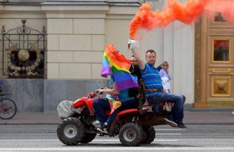 Russia, vietata ‘promozione’ delle relazioni Lgbt gay russia