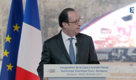Parla Hollande, tiratore scelto fa fuoco per errore: due feriti