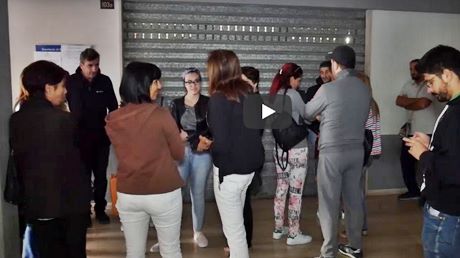 Brindisi, disoccupati in fila di notte fuori dal Centro per l’impiego