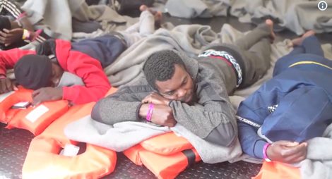 Sea Watch, ”migranti minacciano suicidio e autolesionismo”