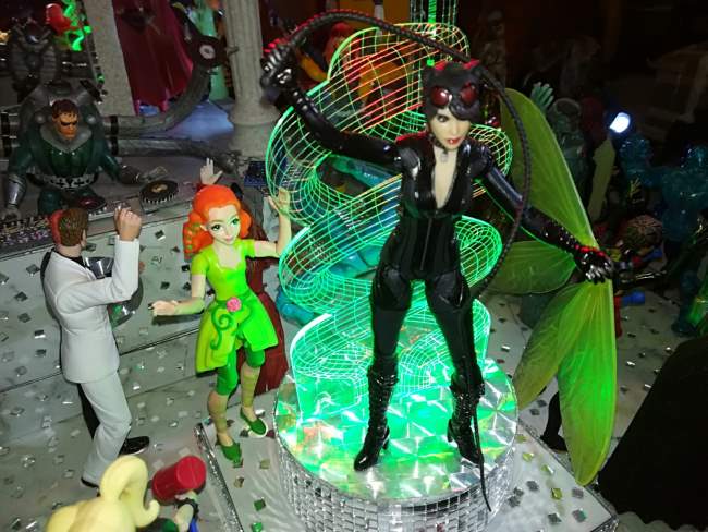 Riminicomix, “Supernativo assoluto”: installazione-mausoleo di Stefano Davidson