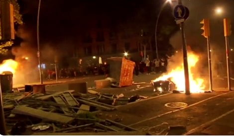 Catalogna, ancora scontri: nella notte 80 feriti e 33 arresti