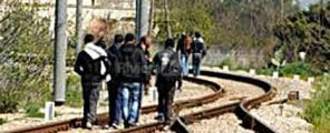 migranti sui binari