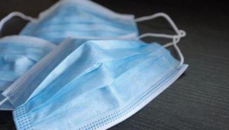 mettere la mascherina e distanziamento