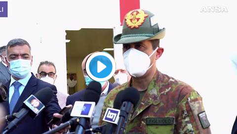 scuola con le mascherine