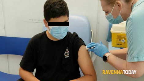 14enne si vaccina