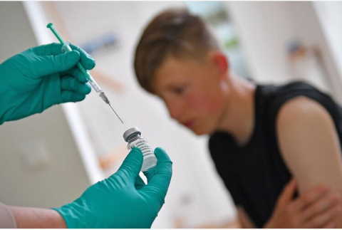 vaccini agli adolescenti