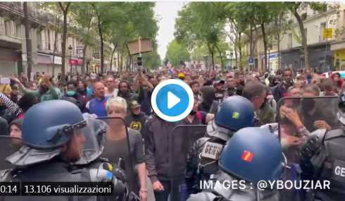 Parigi: migliaia di persone si dirigono verso Place de la République