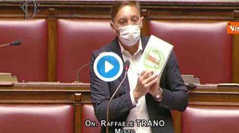 trano legge il libro di speranza