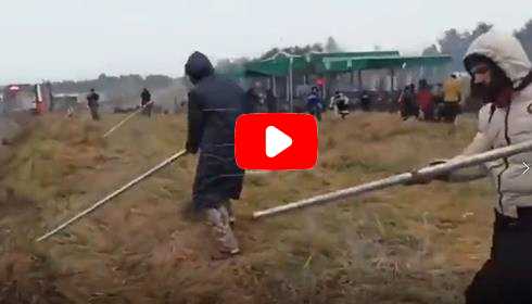 guerriglia al confine della Polonia migranti inclusione