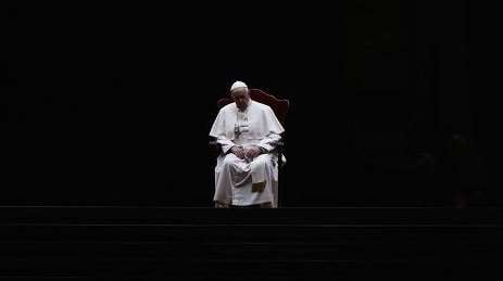 Bergoglio non visita il presepe di san Pietro "per evitare assembramenti"