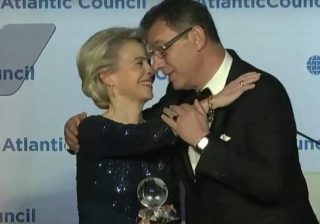 von der Leyen Bourla, pfizer