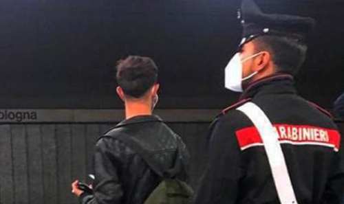 straniero ai carabinieri: "Vi dovrebbero fucilare"