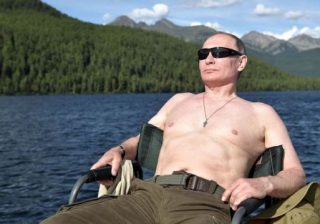 Putin a torso nudo