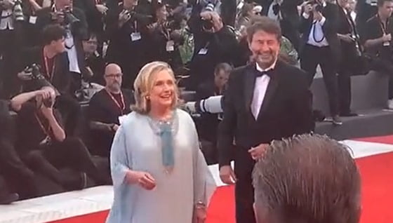 Hillary Clinton sul red carpet con Franceschini