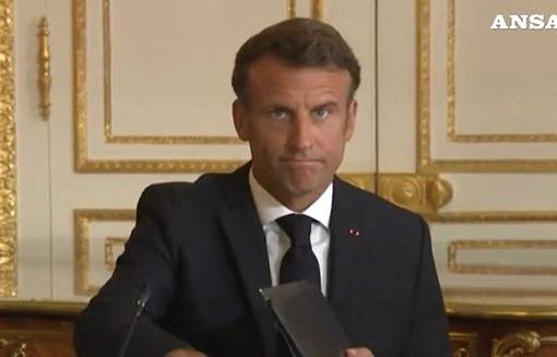 Macron annuncia la fine dell'abbondanza