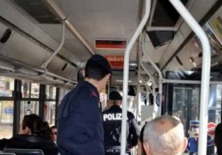 bus polizia
