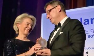 Bourla e von der Leyen