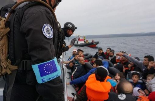 Migranti, bilancio UE: 48 miliardi “per il rafforzamento dei confini” Frontex