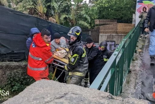 Frana a Ischia: 13 dispersi. Si cerca famiglia con un neonato ischia