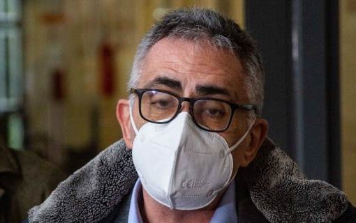 Influenza, Pregliasco: “Colpirà 16 milioni di italiani, vaccinarsi anche per Covid” Pregliasco con la mascherina