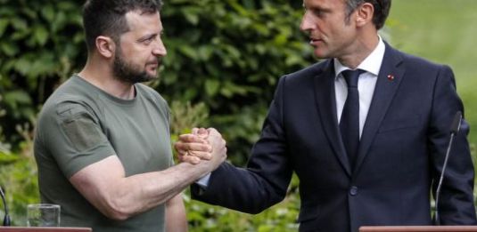 Macron e Zelensky