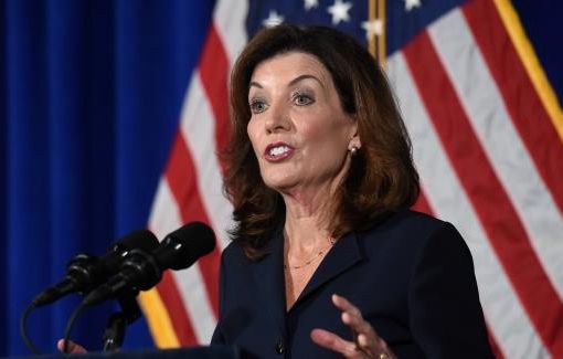 Governatrice di New York: bandire i fornelli a gas Kathy Hochul