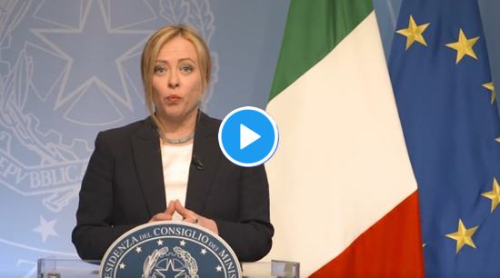 Meloni riempita di insulti