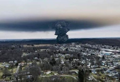 Usa, Ohio: treno carico di sostanze tossiche deraglia