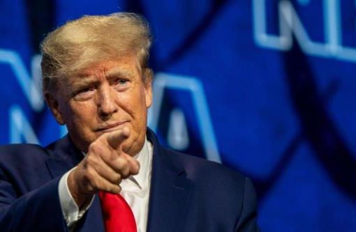Trump: “proteggeremo la polizia dai pazzi della sinistra radicale” Trump