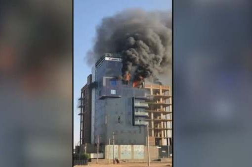 Sudan, banca in fiamme a Khartoum