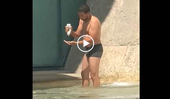 Fiumicino bagno nella fontana